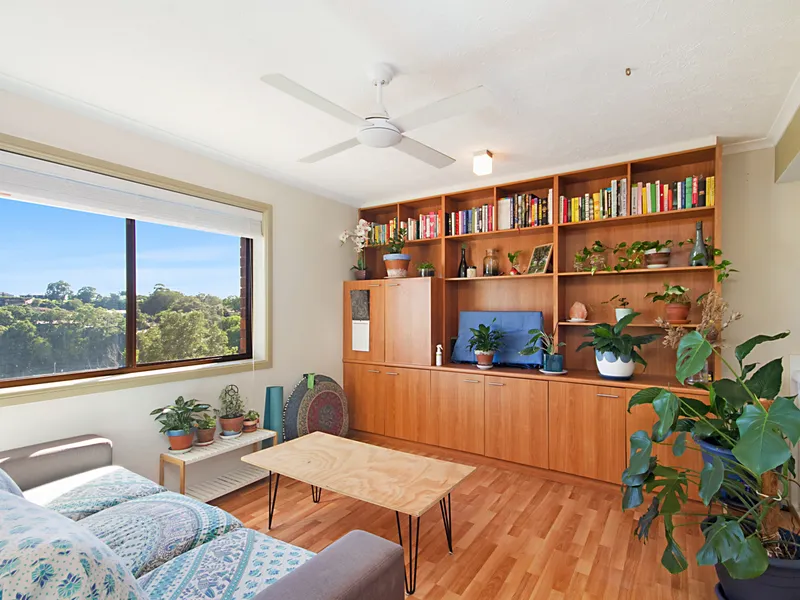 Townhouse in Elevated, Quiet Position