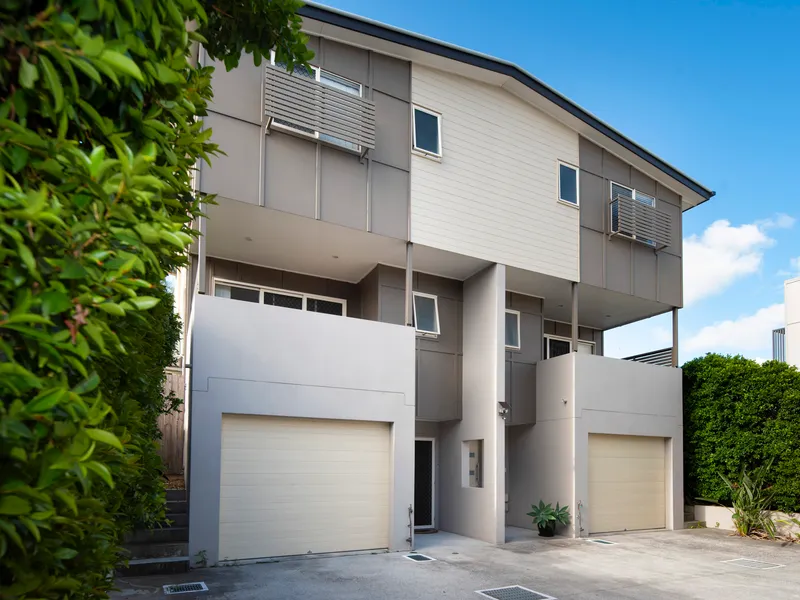 SUPERB 3 LEVEL 3 BEDROOM TOWNHOUSE IN A HIGHLY SOUGHT AFTER LOCATION