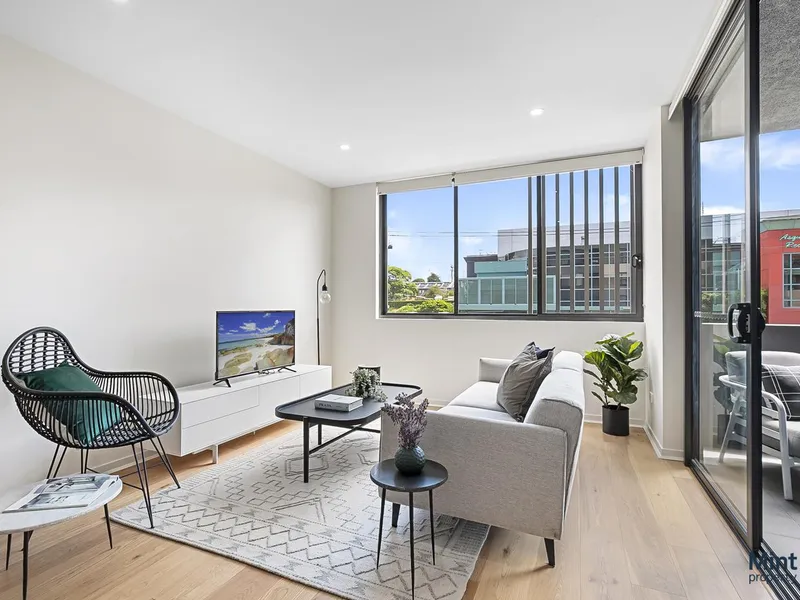Near new designer haven in a park-side setting