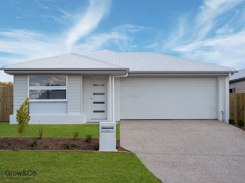 Contemporary 4 Bedroom Home With Stylish Appeal!