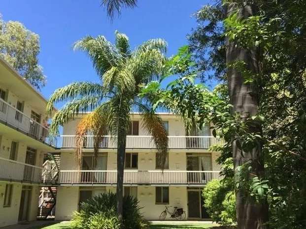 PARTLY FURNISHED AND EQUIPPED 1x1 UNIT 550m FROM UWA!