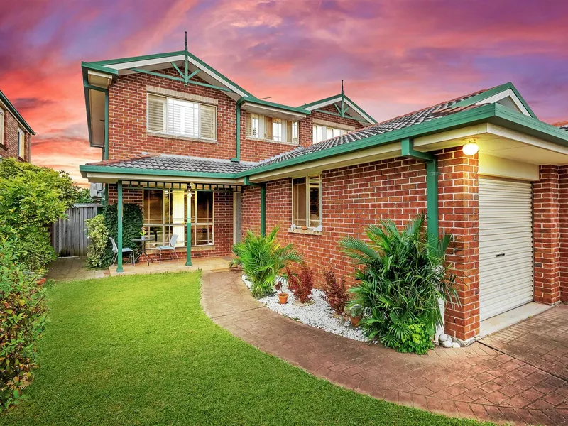 Large Duplex - Walk To School and Station - No Strata!