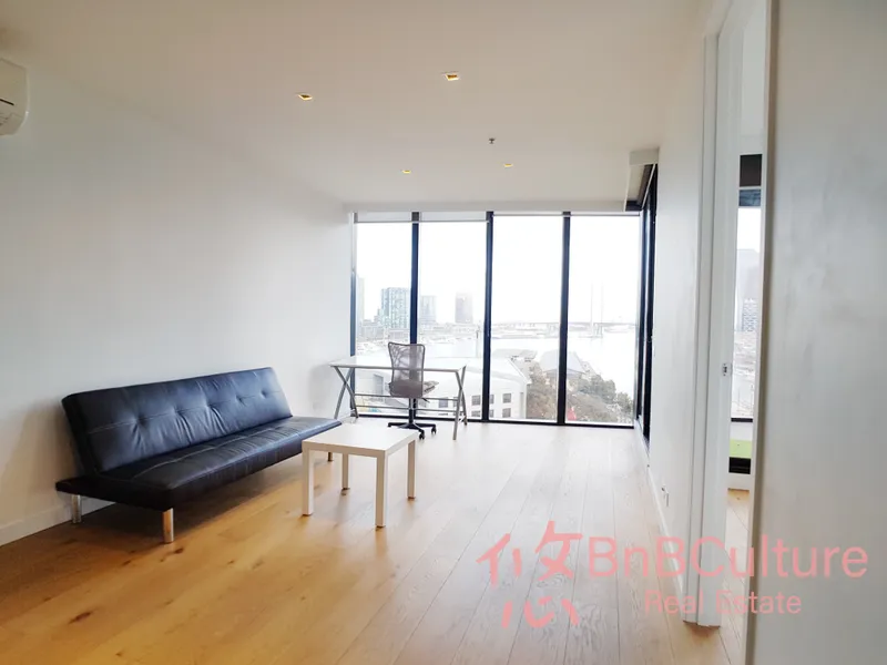 Uninterrupted River Views in a Contemporary, Light-Filled 2-Bedroom Apartment