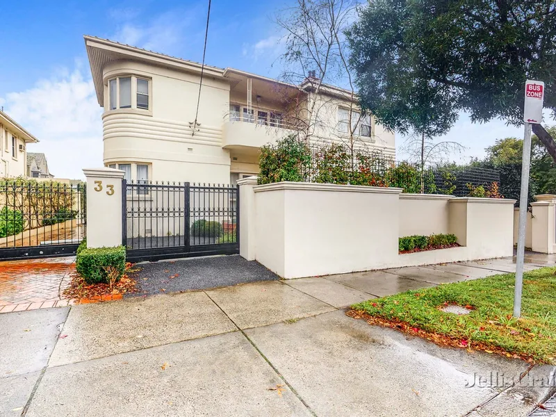 Light Filled Apartment in the Heart of Toorak