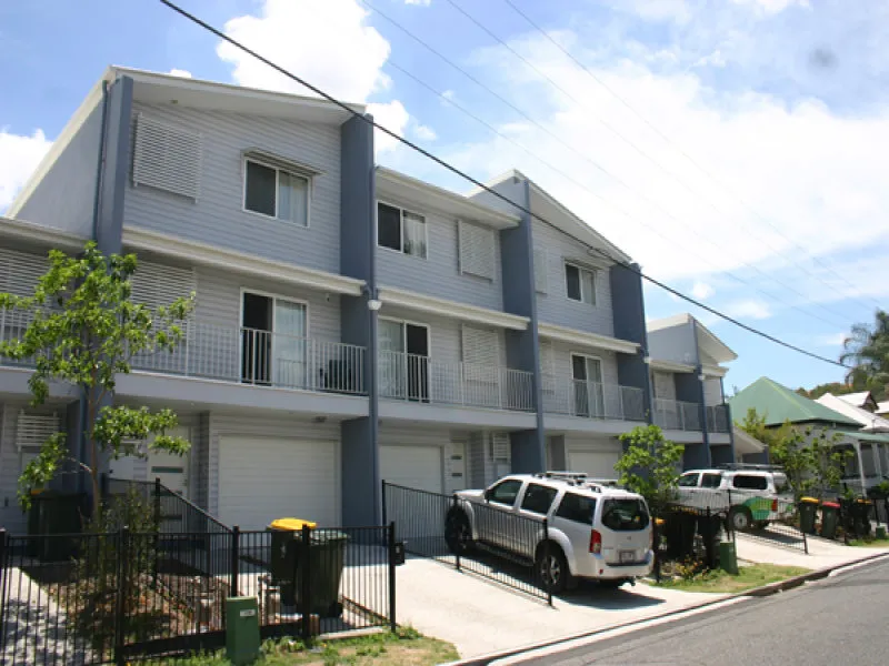 Spacious Rooming Accommodation Central to Everything