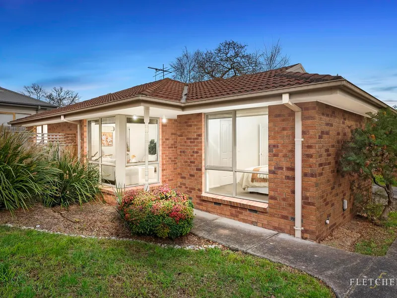 Single level simplicity and easy-care allure