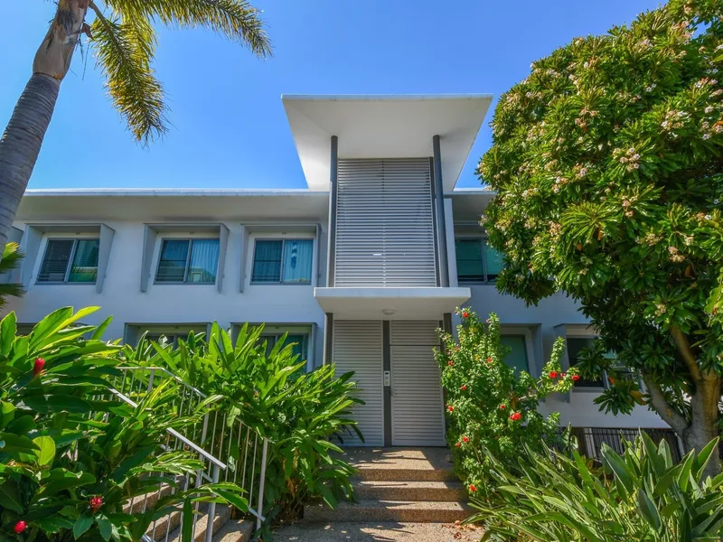 WATERFRONT LIVING AT IT'S BEST!