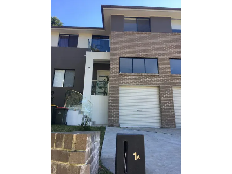 Stunning Nearly  New duplex 5 mins to MQ Centre & Uni