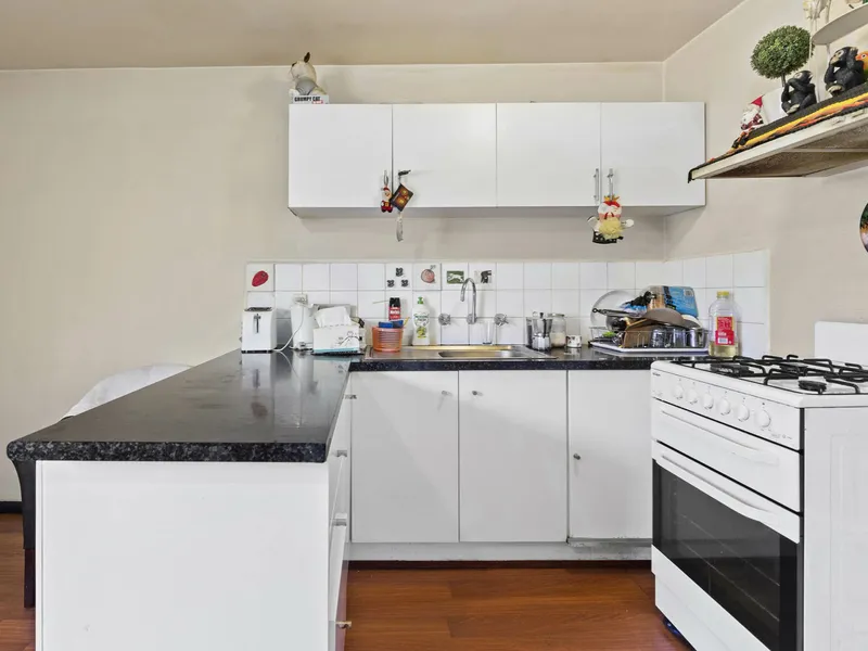 $240,000 - $280,000 /- Make a offer