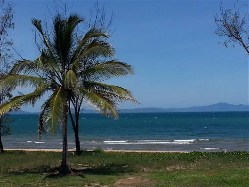 Absolute Beach Front 2 Bedroom Unit - only metres from the Boat Ramp