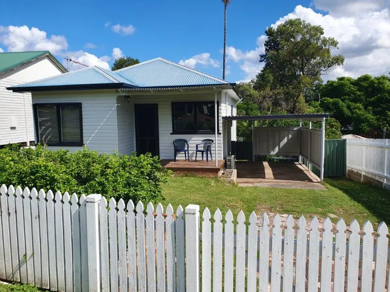 Cute 2 bed cottage in quiet street.