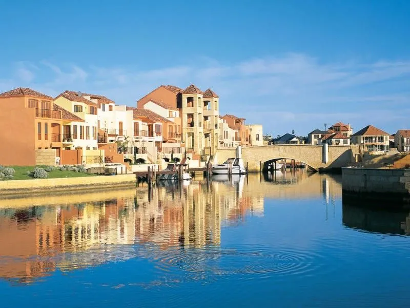 Snap up one of the last canal lots in Port Bouvard/Northport