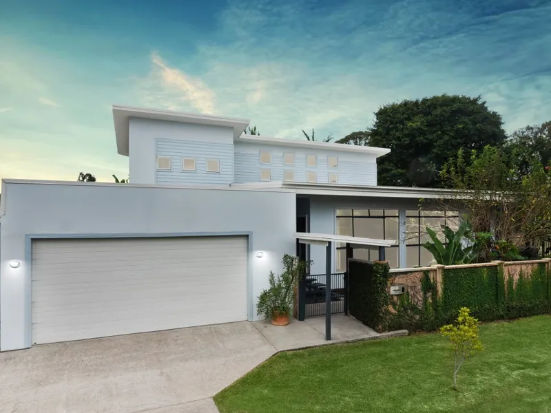 6 Bedrooms, 3.5 Bathrooms, Granny Flat, Swim Jet Pool, One Owner Property