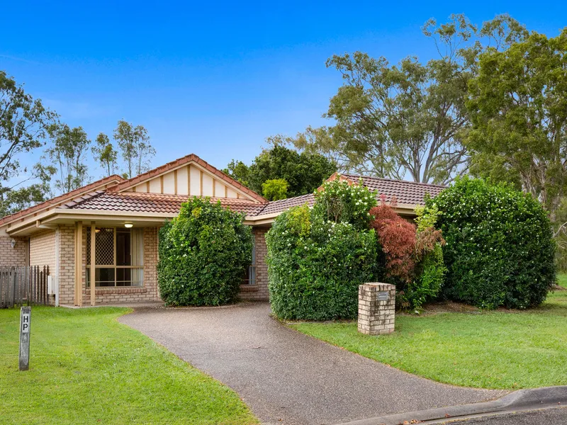 LOW-MAINTENANCE FAMILY HOME IN THRIVING WAVELL HEIGHTS HOTSPOT