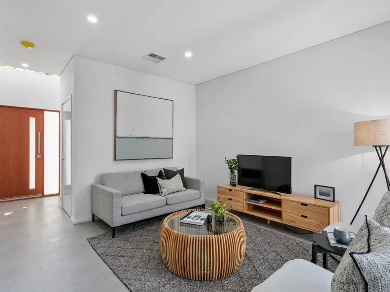 *UNDER OFFER*
