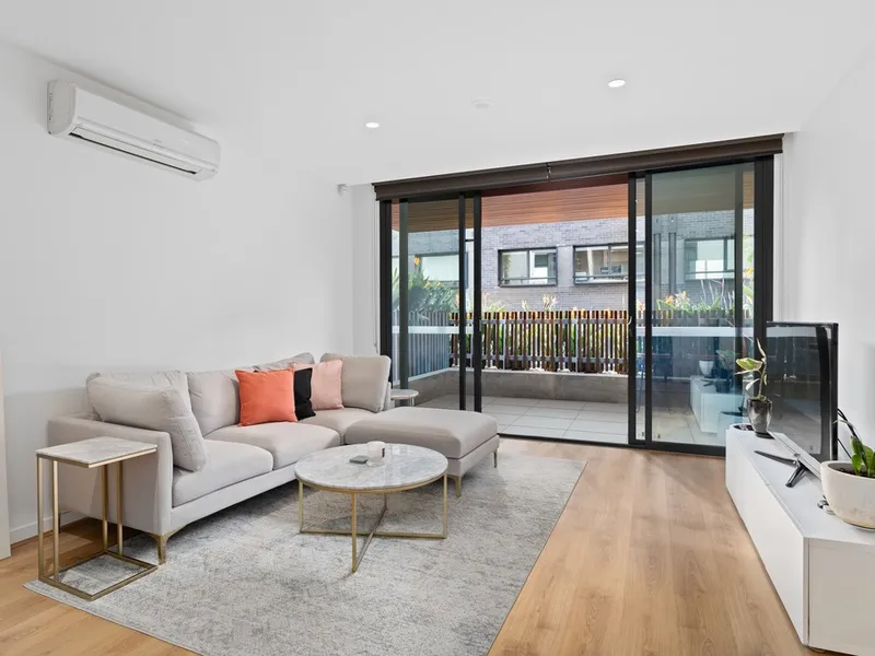 FULLY FURNISHED ENTERTAINERS DELIGHT