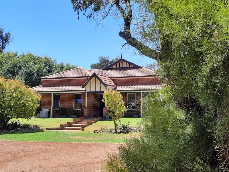 Fifth Street 4.046 Ha (approx. 10 Ac)