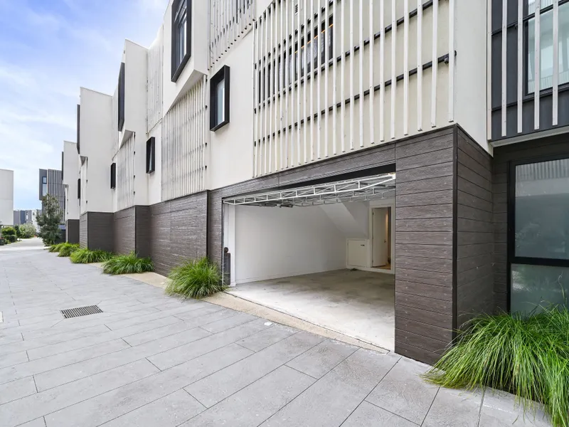 Brilliant Bayside Living Family House