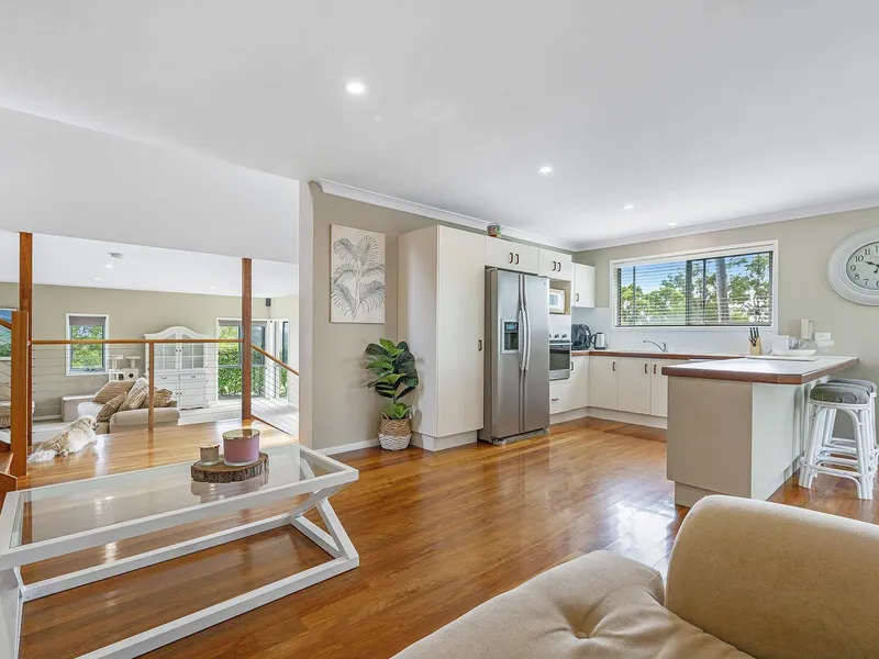 FAMILY HOME WITH BREATHTAKING VIEWS!