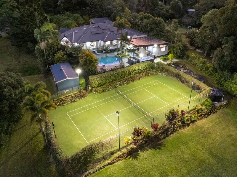 On offer… UNIQUE OPPORTUNITY FOR A POSSIBLE MULTI-USE ECO PROPERTY!