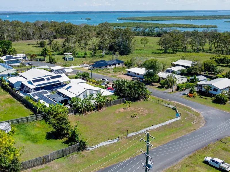 Corner block with sea breezes
