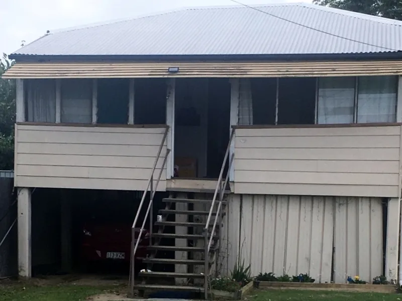 BARGAIN BASEMENT ON FLINDERS