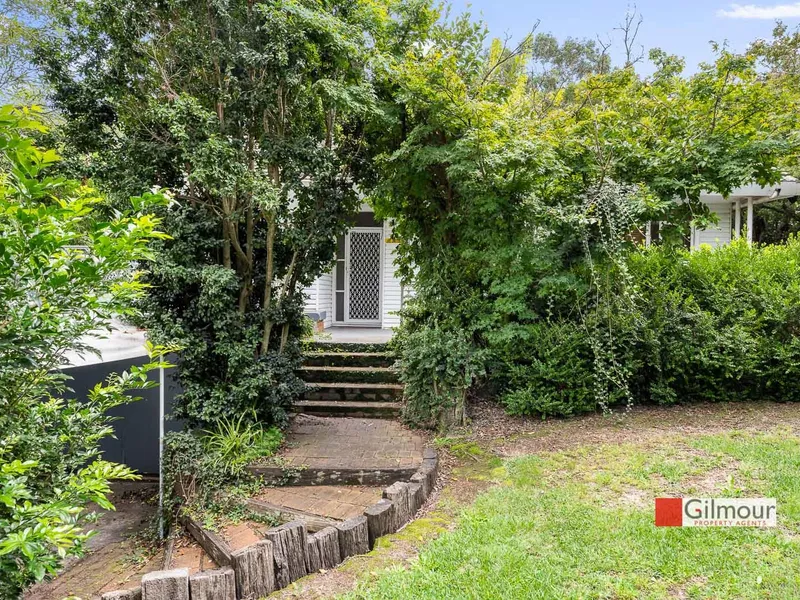 KNOCKDOWN REBUILD OPPORTUNITY - R3 ZONING