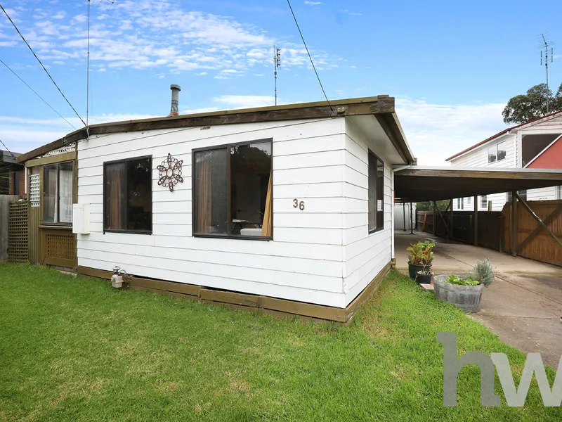 Renovate or Rebuild your beachside Dream Home set on 603m2