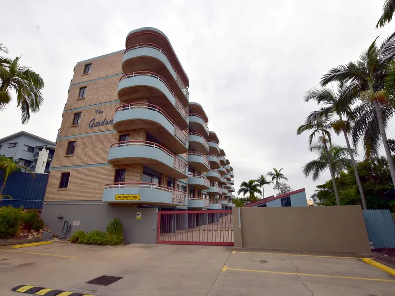 :: APARTMENT WITH IMPRESSIVE VIEWS, CBD LOCATION!