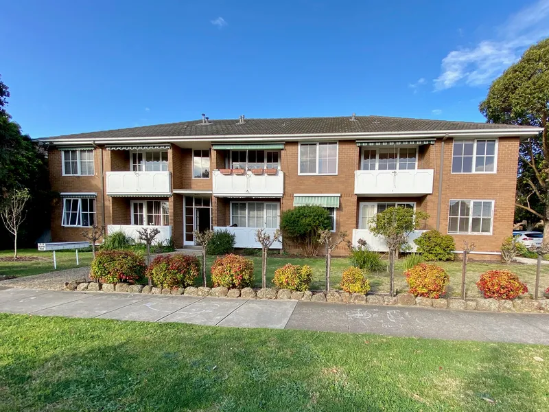 LIGHT FILLED APARTMENT
