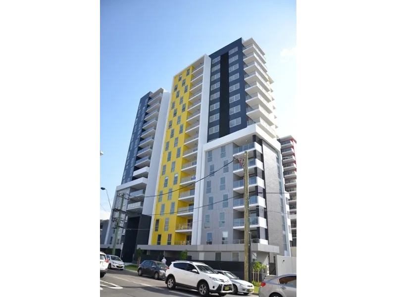 Immaculately presented 1 Bedroom Plus Study  near new spacious apartment!!