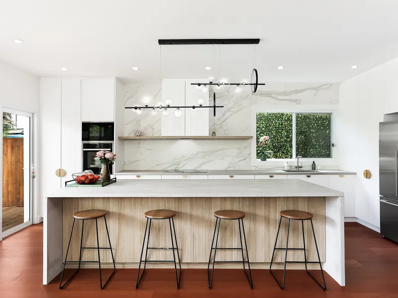 Renovated Family Residence of Fresh Coastal Style and Space in Peaceful Beachside Cul-De-Sac