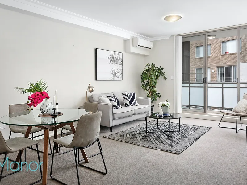 Modern Unit In Convenient Location