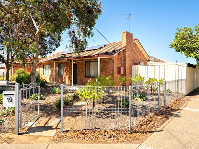 LARGE FAMILY HOME IN A GREAT LOCATION!