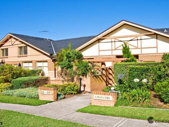 Stylish Three Bedroom Townhouse 