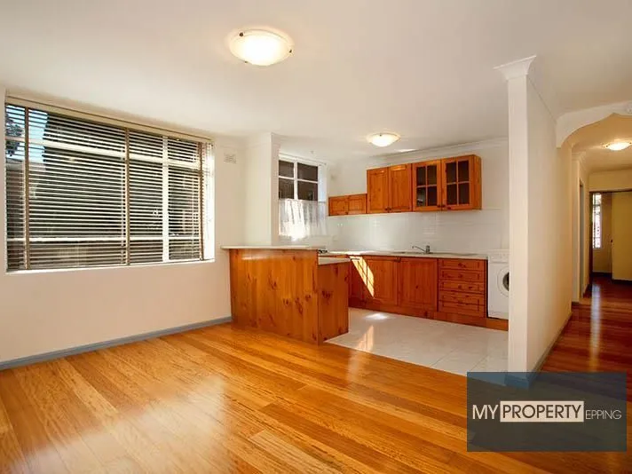 AFFORDABLE & HIGHLY CONVENIENT UNIT - SHORT WALK TO STATION & SHOPS