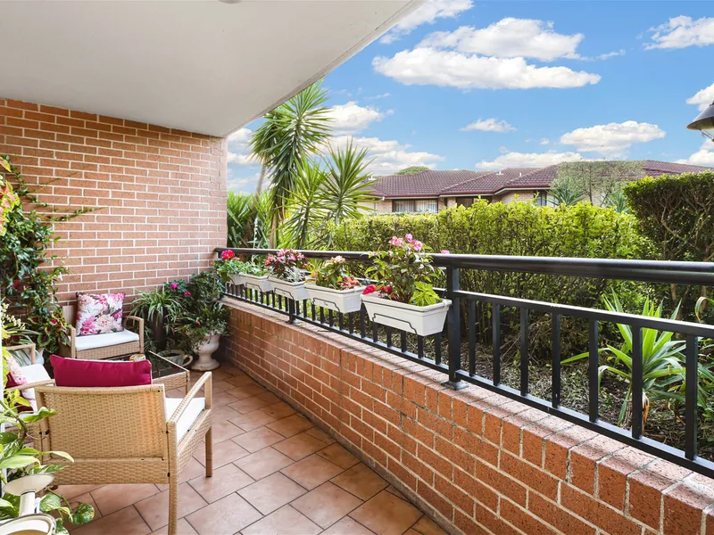 EXQUISITELY RENOVATED APARTMENT IN PRIME HILLS DISTRICT LOCATION