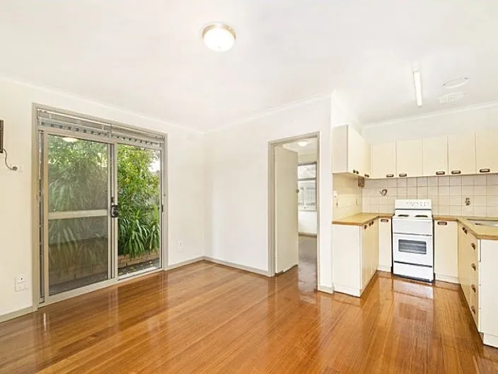1 BEDROOM LIVING ONLY MOMENTS FROM THE BEACH