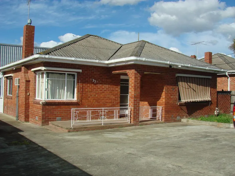 SPACIOUS 2 BEDROOM HOUSE