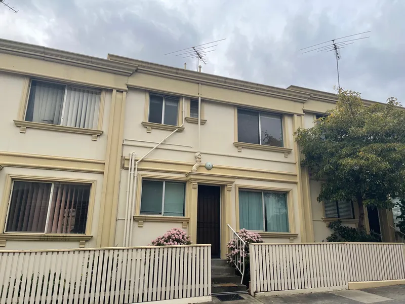 Dual Level 2BR Townhouse