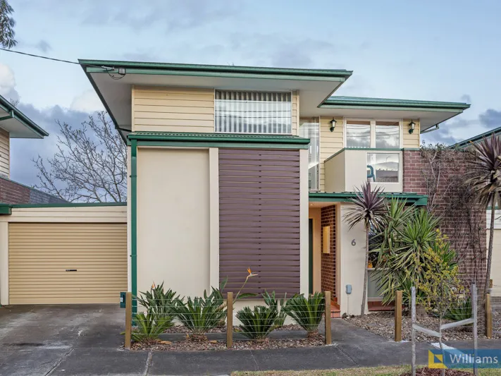 MODERN, LIGHT-FILLED TOWNHOUSE IN NEWPORT