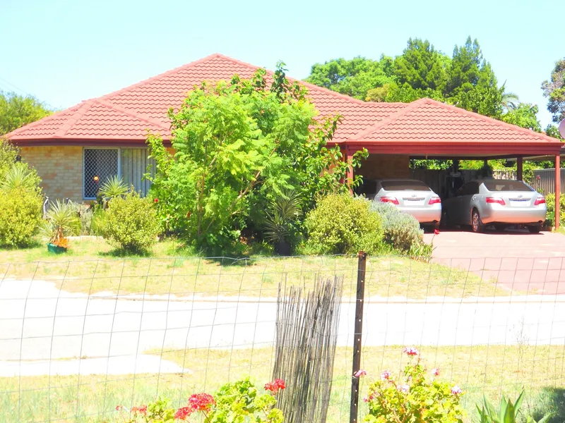 2011 Built 5 x 2 TWO LIVING AREAS - Kelmscott Gifted School Catchment Area - Massively Reduced - EXCELLENT Bargain Value - Positive Cashflow - Offers