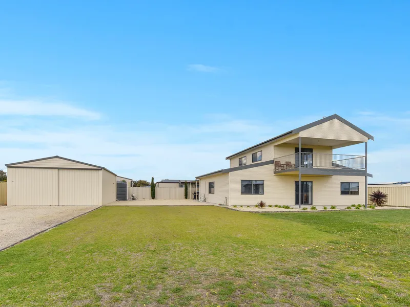 Two Storey Retreat with Stunning Views