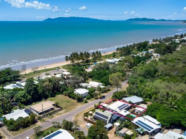 SAUNDERS BEACH......THE HOLIDAY LIFESTYLE EVERY DAY