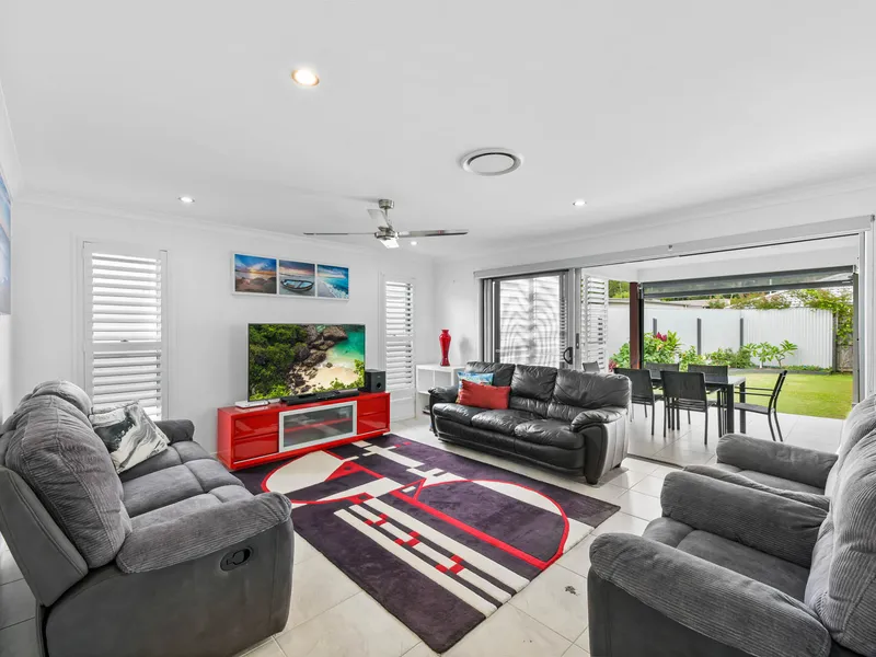 Immaculate, Contemporary, Easy-Care!