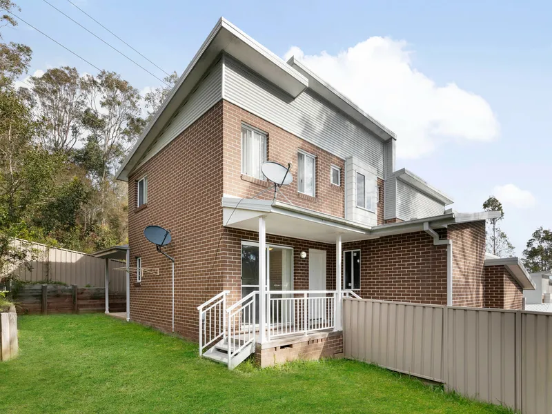 Immaculate Townhouse in Popular location