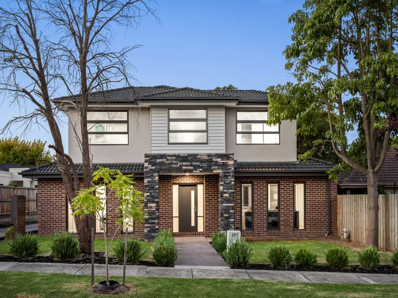 Stunning Family Entertainer