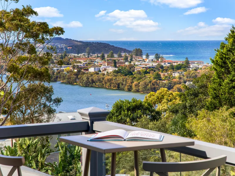 Large Proportions, Flexible Family Design And Lifetime Ocean And Lake Views