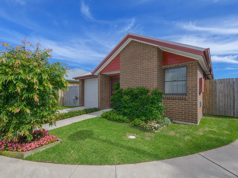 Private corner location with beautiful garden in a retirement community built around a golf course