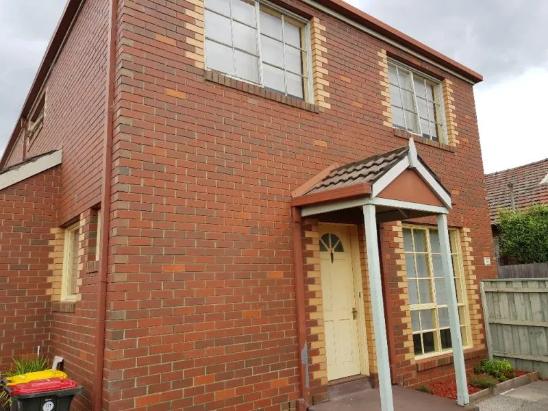 MODERN DOUBLE STOREY TOWNHOUSE IN GREAT RESIDENTIAL LOCATION